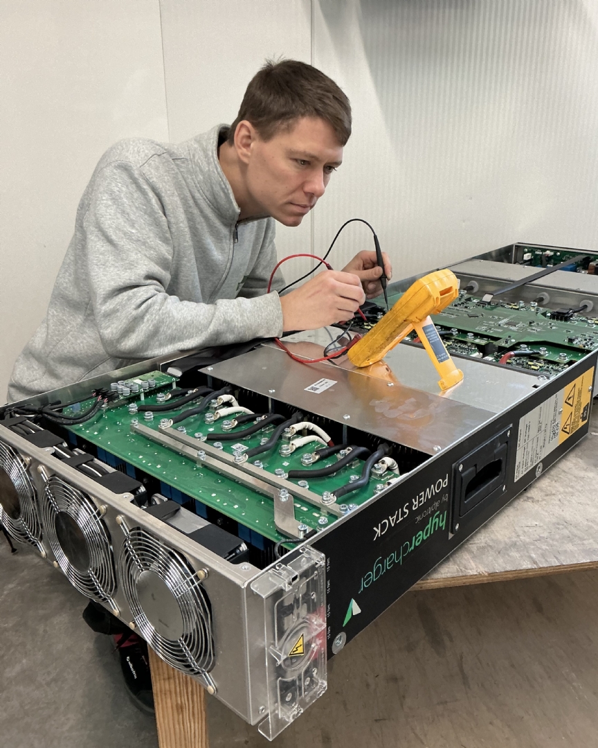 Inverter Service investeert actief in onderzoek | Hypercharger 