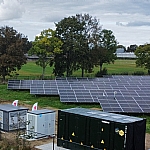 Eerste vloeistofgekoelde megabatterij in Nederland geopend bij Zonnepark Reuver